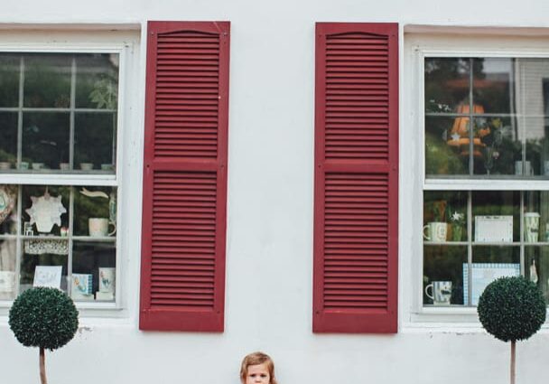 La-Petite-Peach_Jean-Dress_red-wall-4