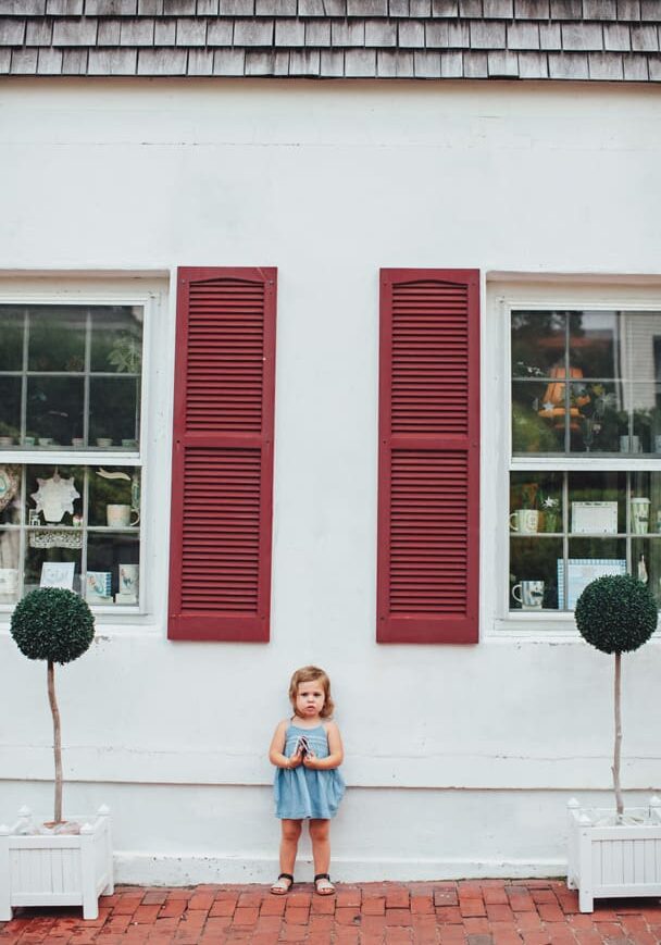 La-Petite-Peach_Jean-Dress_red-wall-4